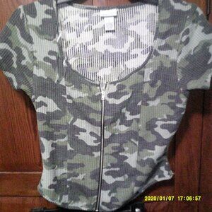 Set of 2 Cropped Tops